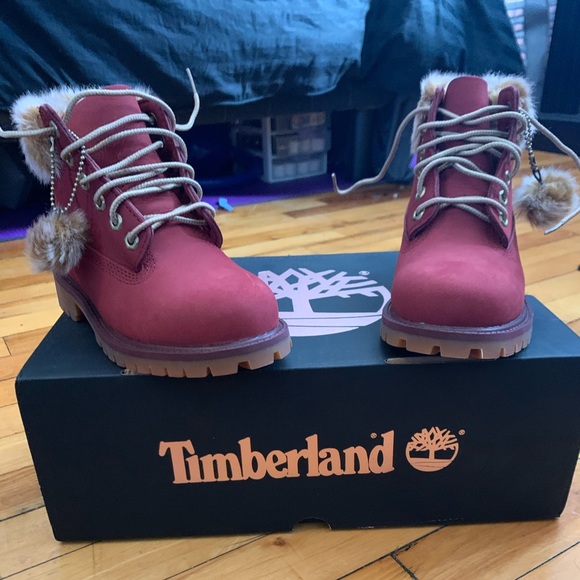 X SOLD X
Maroon timberland- kids size 13 - Picture 3 of 5